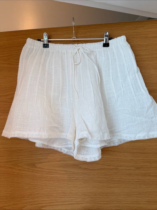 SABO Pants - SABO White High-Waist Gauze Drawstring Shorts with Lace Hem